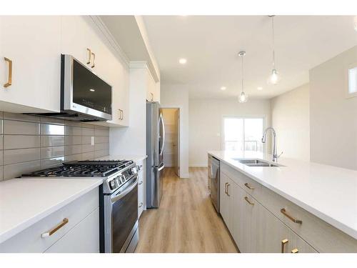 1153 Abitibi Road West, Lethbridge, AB - Indoor Photo Showing Kitchen With Stainless Steel Kitchen With Double Sink With Upgraded Kitchen