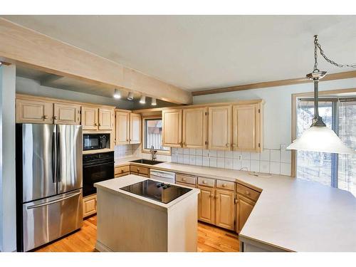 44 E 100 S, Raymond, AB - Indoor Photo Showing Kitchen