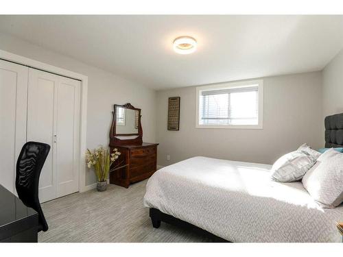 2 Hill Drive-213026 Twp Rd 70, Welling, AB - Indoor Photo Showing Bedroom