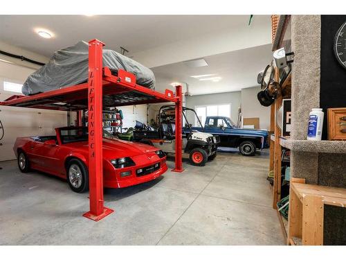 2 Hill Drive-213026 Twp Rd 70, Welling, AB - Indoor Photo Showing Garage