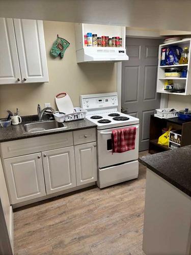 1314 5A Avenue North, Lethbridge, AB - Indoor Photo Showing Kitchen