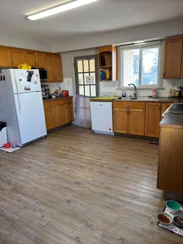 1314 5A Avenue North, Lethbridge, AB - Indoor Photo Showing Kitchen