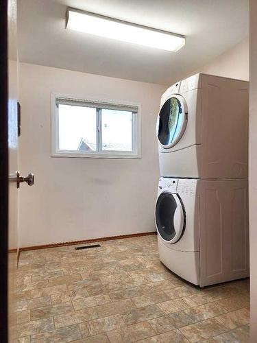 240 53 Avenue East, Claresholm, AB - Indoor Photo Showing Laundry Room