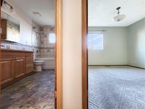 240 53 Avenue East, Claresholm, AB - Indoor Photo Showing Bathroom