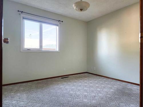 240 53 Avenue East, Claresholm, AB - Indoor Photo Showing Other Room