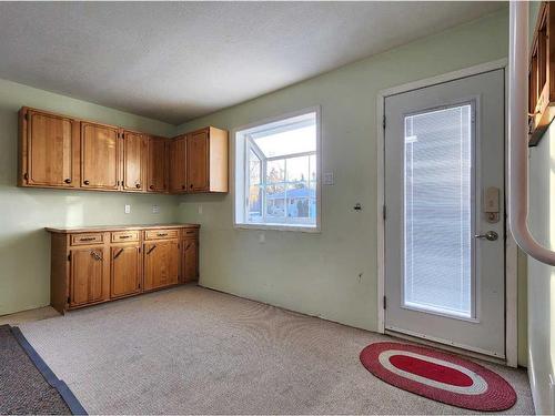 240 53 Avenue East, Claresholm, AB - Indoor Photo Showing Kitchen