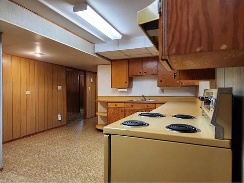 240 53 Avenue East, Claresholm, AB - Indoor Photo Showing Kitchen