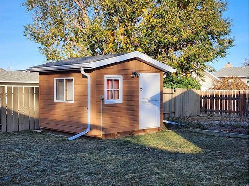 240 53 Avenue East, Claresholm, AB - Outdoor