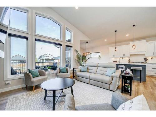 2018 30A Avenue, Coaldale, AB - Indoor Photo Showing Living Room