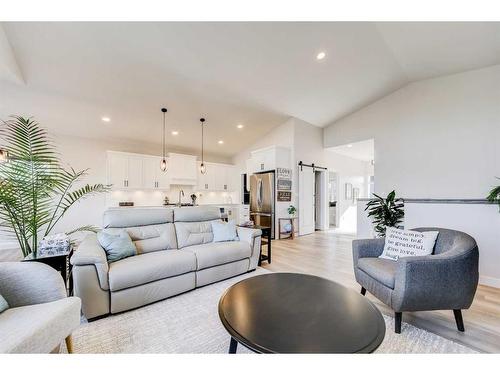 2018 30A Avenue, Coaldale, AB - Indoor Photo Showing Living Room