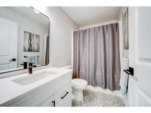 2018 30A Avenue, Coaldale, AB - Indoor Photo Showing Bathroom