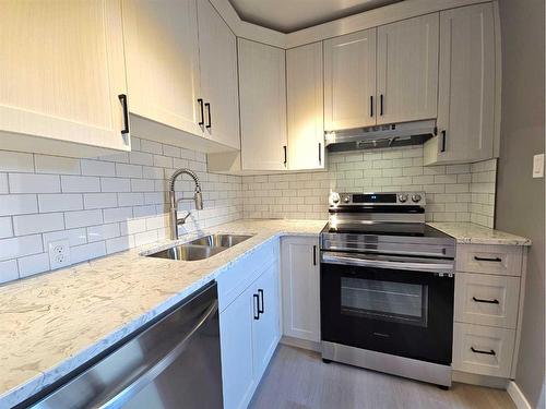 611 17 Street South, Lethbridge, AB - Indoor Photo Showing Kitchen With Stainless Steel Kitchen With Double Sink With Upgraded Kitchen