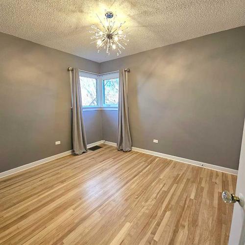 611 17 Street South, Lethbridge, AB - Indoor Photo Showing Other Room