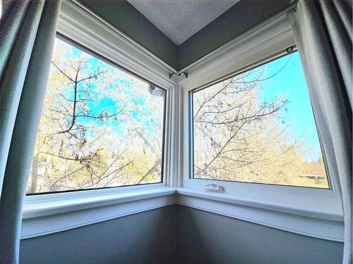 611 17 Street South, Lethbridge, AB - Indoor Photo Showing Other Room