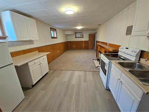 611 17 Street South, Lethbridge, AB - Indoor Photo Showing Kitchen With Double Sink