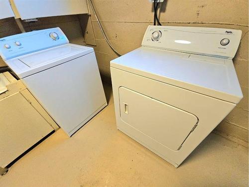 611 17 Street South, Lethbridge, AB - Indoor Photo Showing Laundry Room