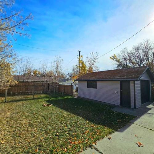 611 17 Street South, Lethbridge, AB - Outdoor