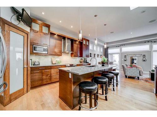 22 Northlander Road West, Lethbridge, AB - Indoor Photo Showing Kitchen With Upgraded Kitchen