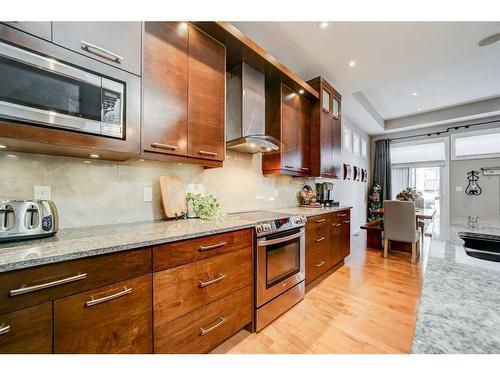 22 Northlander Road West, Lethbridge, AB - Indoor Photo Showing Kitchen With Upgraded Kitchen