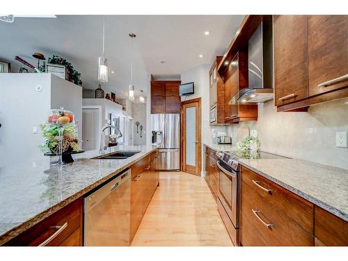 22 Northlander Road West, Lethbridge, AB - Indoor Photo Showing Kitchen With Double Sink With Upgraded Kitchen