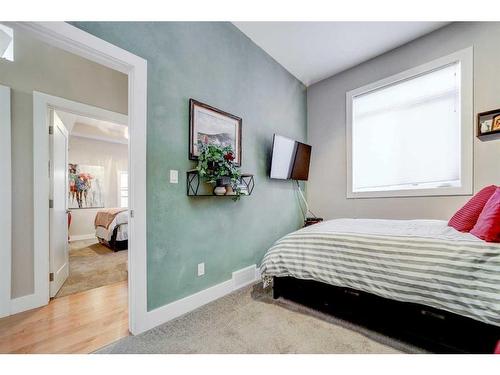 22 Northlander Road West, Lethbridge, AB - Indoor Photo Showing Bedroom