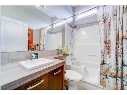 22 Northlander Road West, Lethbridge, AB - Indoor Photo Showing Bathroom