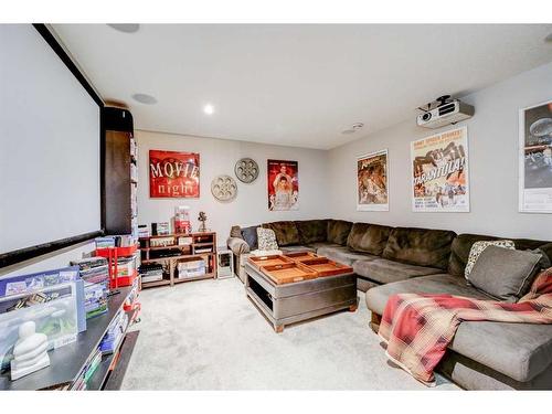 22 Northlander Road West, Lethbridge, AB - Indoor Photo Showing Living Room