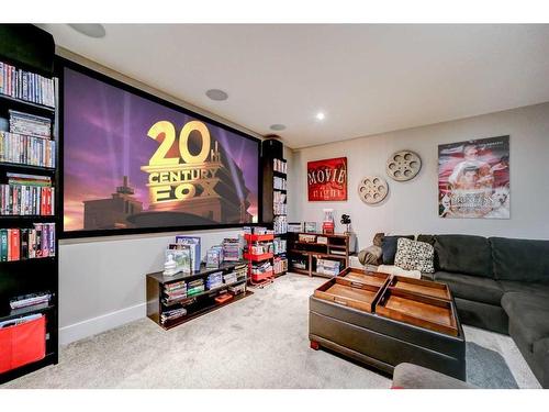 22 Northlander Road West, Lethbridge, AB - Indoor Photo Showing Living Room