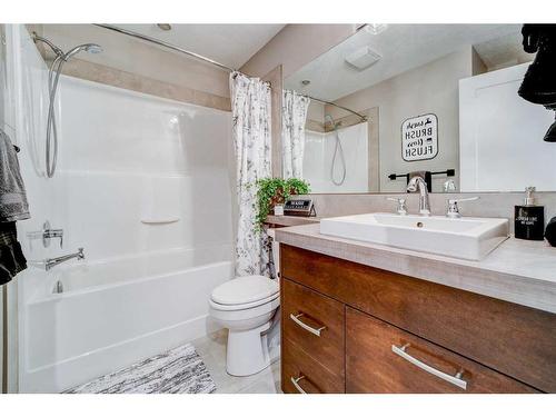 22 Northlander Road West, Lethbridge, AB - Indoor Photo Showing Bathroom