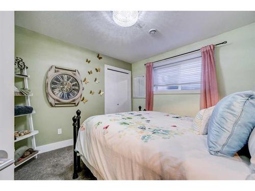 22 Northlander Road West, Lethbridge, AB - Indoor Photo Showing Bedroom