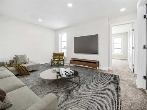 4622 31 Avenue South, Lethbridge, AB - Indoor Photo Showing Living Room