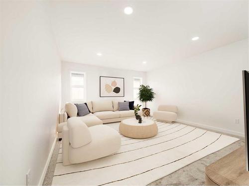 4626 31 Avenue South, Lethbridge, AB - Indoor Photo Showing Living Room