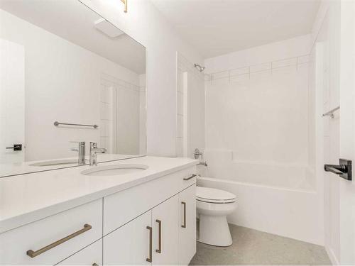 4626 31 Avenue South, Lethbridge, AB - Indoor Photo Showing Bathroom