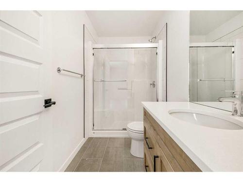 761 Violet Place West, Lethbridge, AB - Indoor Photo Showing Bathroom