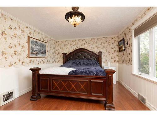 81 E 3 Avenue South, Magrath, AB - Indoor Photo Showing Bedroom