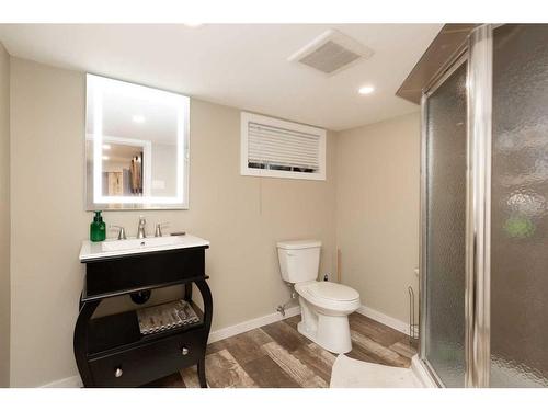 81 E 3 Avenue South, Magrath, AB - Indoor Photo Showing Bathroom