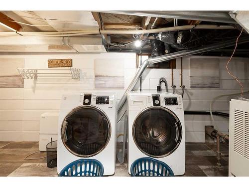 81 E 3 Avenue South, Magrath, AB - Indoor Photo Showing Laundry Room