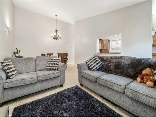 1537 St Francis Road North, Lethbridge, AB - Indoor Photo Showing Living Room