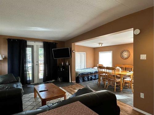 1406 85 Street, Coleman, AB - Indoor Photo Showing Living Room