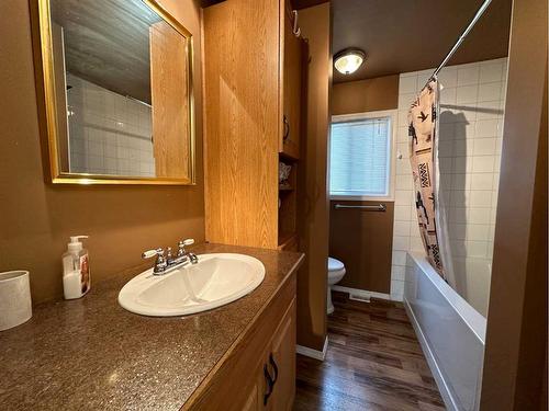 1406 85 Street, Coleman, AB - Indoor Photo Showing Bathroom