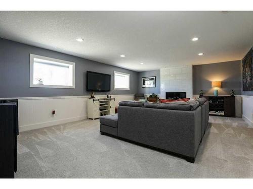 29 Pebble Creek Cove, Raymond, AB - Indoor Photo Showing Living Room