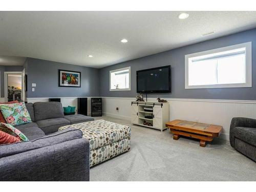 29 Pebble Creek Cove, Raymond, AB - Indoor Photo Showing Living Room