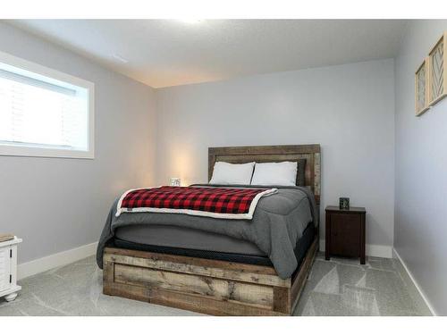 29 Pebble Creek Cove, Raymond, AB - Indoor Photo Showing Bedroom