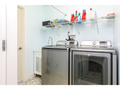 29 Pebble Creek Cove, Raymond, AB - Indoor Photo Showing Laundry Room