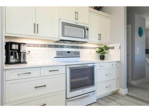 29 Pebble Creek Cove, Raymond, AB - Indoor Photo Showing Kitchen