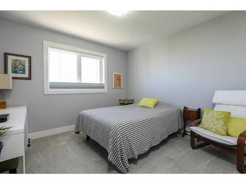 29 Pebble Creek Cove, Raymond, AB - Indoor Photo Showing Bedroom