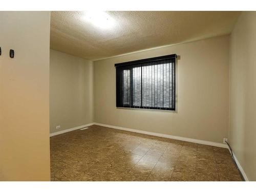 5015 52 Street, Taber, AB - Indoor Photo Showing Other Room