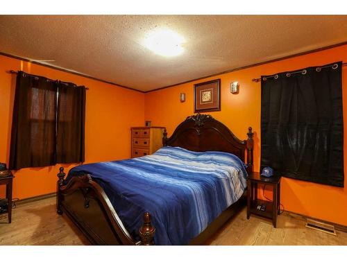 5015 52 Street, Taber, AB - Indoor Photo Showing Bedroom