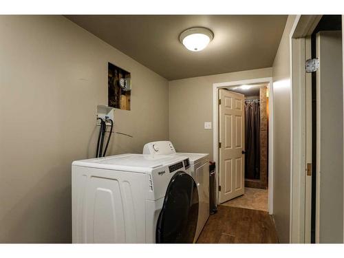 5015 52 Street, Taber, AB - Indoor Photo Showing Laundry Room