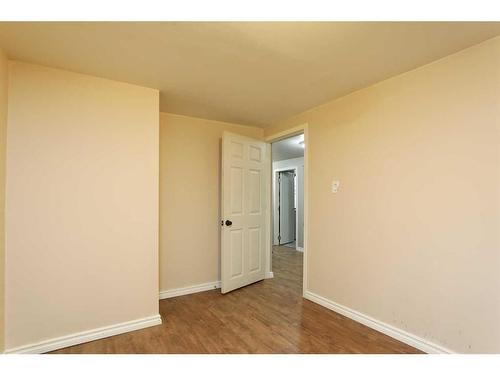 5015 52 Street, Taber, AB - Indoor Photo Showing Other Room